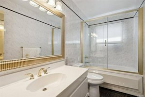 4 bedrooms House in Howard Beach, USA No. 244247