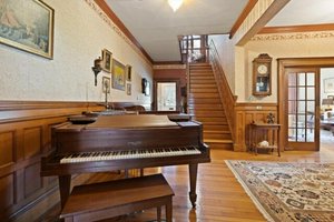 5 bedrooms House in Norwood, USA No. 244889