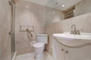 5 bedrooms House in Rockaway Park, USA No. 251209