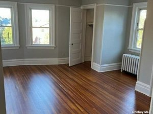 7 bedrooms House in Far Rockaway, USA No. 252258