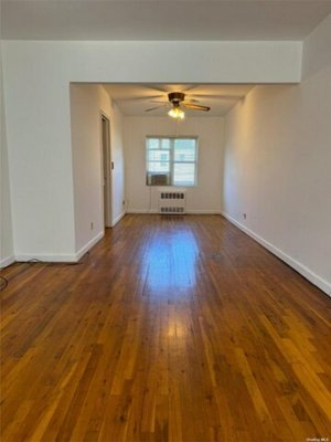 3 bedrooms House in Maspeth, USA No. 262832