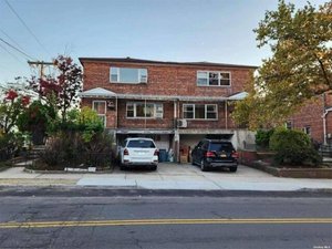 5 bedrooms House in College Point, USA No. 266935