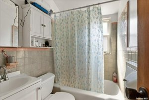 3 bedrooms House in Floral Park, USA No. 267391