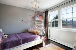 4 bedrooms House in New Hyde Park, USA No. 271078