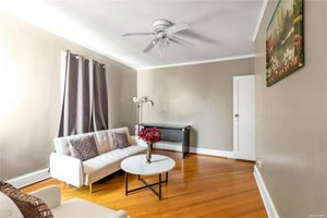 4 bedrooms House in Maspeth, USA No. 271528