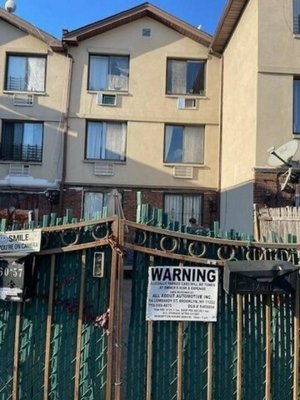 6 bedrooms House in Maspeth, USA No. 272933