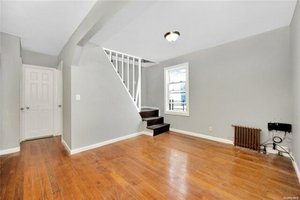 4 bedrooms House in South Ozone Park, USA No. 278126