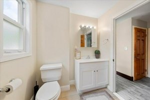 7 bedrooms House in Norwood, USA No. 284898