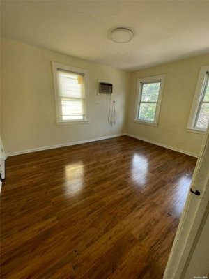 4 bedrooms House in Floral Park, USA No. 285645