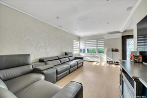 3 bedrooms House in Fresh Meadows, USA No. 299876