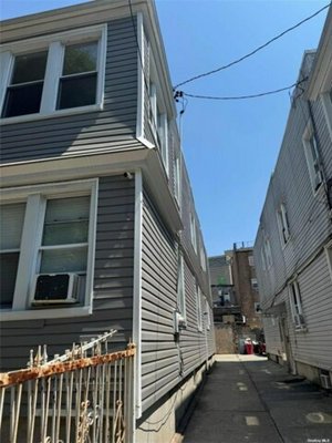 7 bedrooms House in Jamaica, USA No. 307256