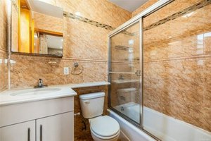 6 bedrooms House in College Point, USA No. 315537