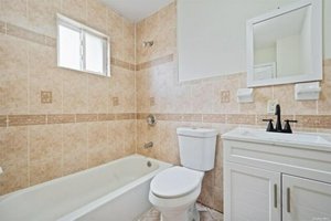 6 bedrooms House in South Ozone Park, USA No. 327457