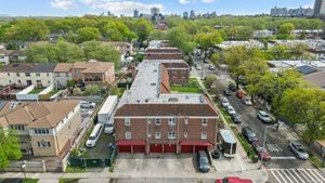 7 bedrooms House in Forest Hills, USA No. 330843