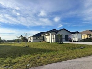 6 bedrooms House in Cape Coral, USA No. 372617