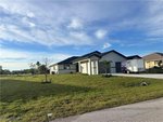 6 bedrooms House in Cape Coral, USA No. 372617 - house in USA