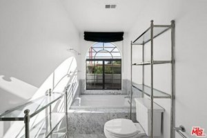 2 bedrooms House in West Hollywood, USA No. 376497