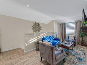 7 bedrooms House in Springfield Gardens, USA No. 376629