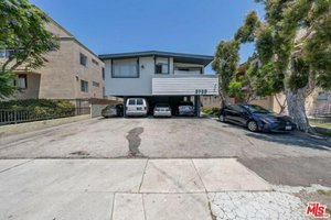 13 bedrooms House in Los Angeles, USA No. 377095