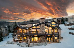 5 bedrooms Commercial property in Avon, USA No. 560302