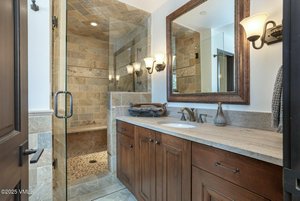 3 bedrooms Bungalow in Beaver Creek, USA No. 560315